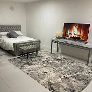 Chalet Cf14, Cardiff