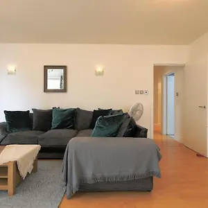 Apartment 2 Bed Spacious In Cc, Cardiff