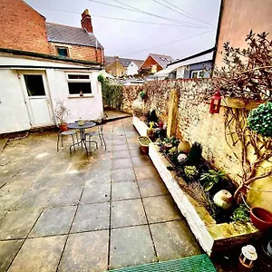 Apartment Brickworks - 2 Bedrooms, 15 Mins Walk To The Centre, With Garden, Cardiff