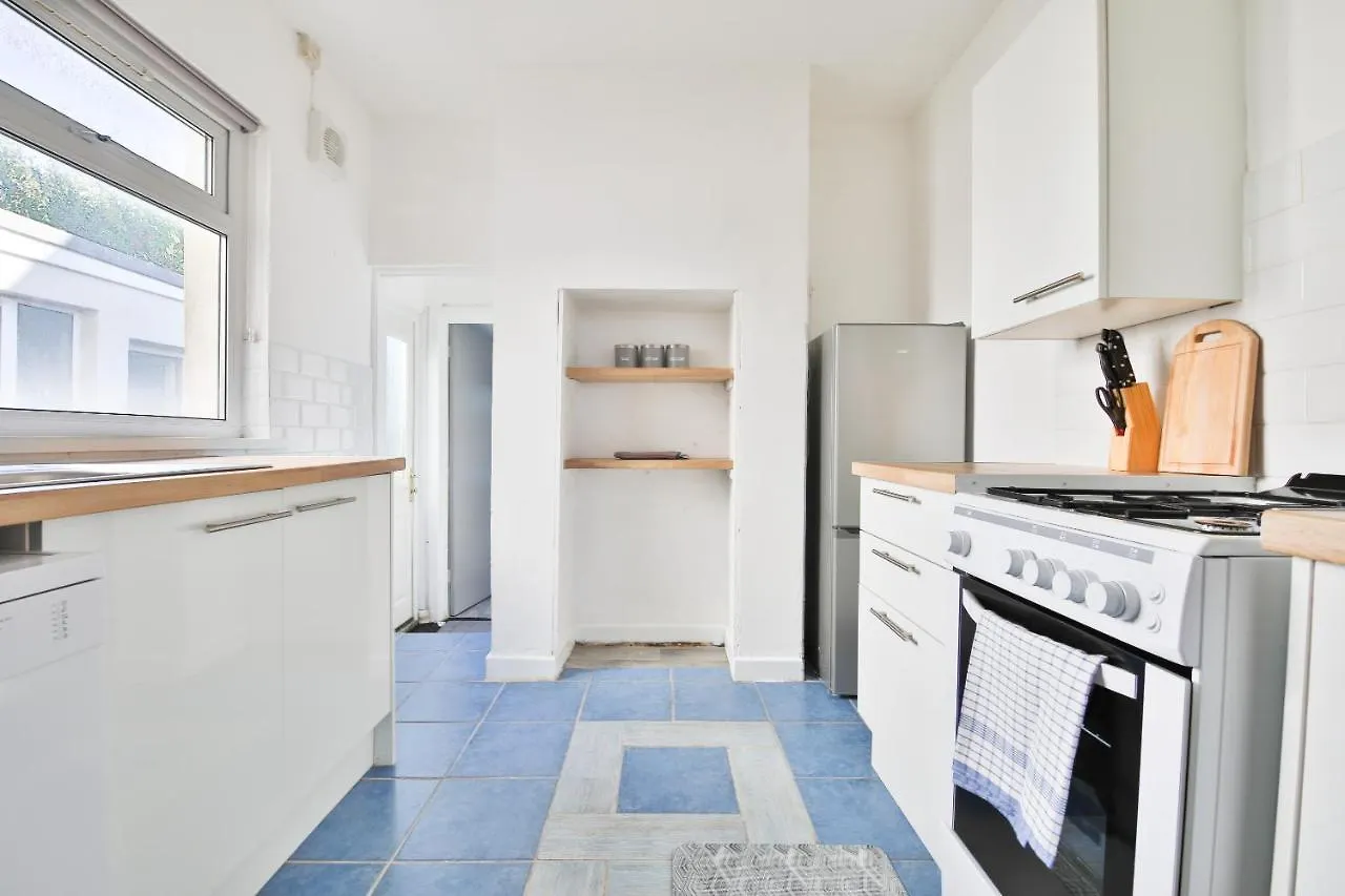 Holiday home Spacious 3 Bedroom Close To Cardiff City Centre